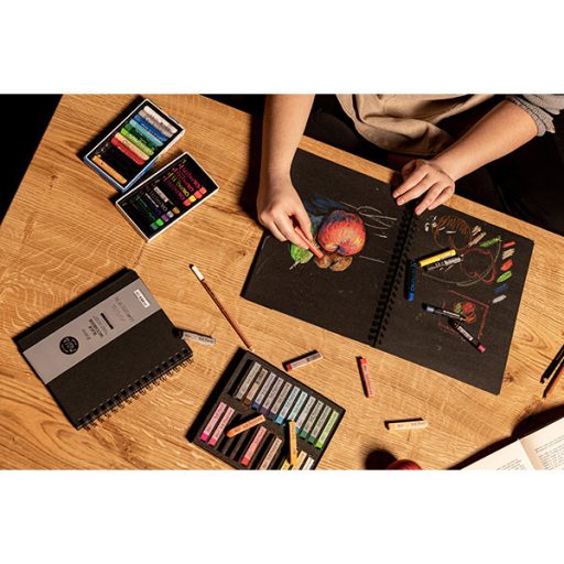 MUSA Estro Black - fekete lapos vázlatfüzet, 185 g, spirálos